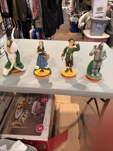 Vintage wizard figurines - wizard, oz